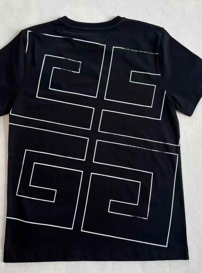 GIVENCHY Kids
Star Print T-Shirt
