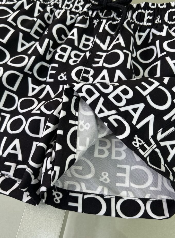 Dolce & Gabbana Kids
logo-print drawstring swim shorts