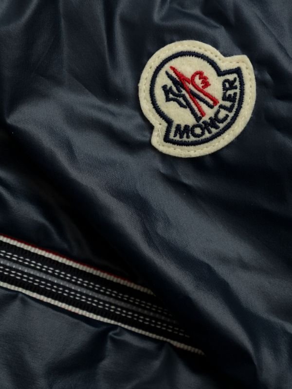Moncler kids
reversible hooded jacket